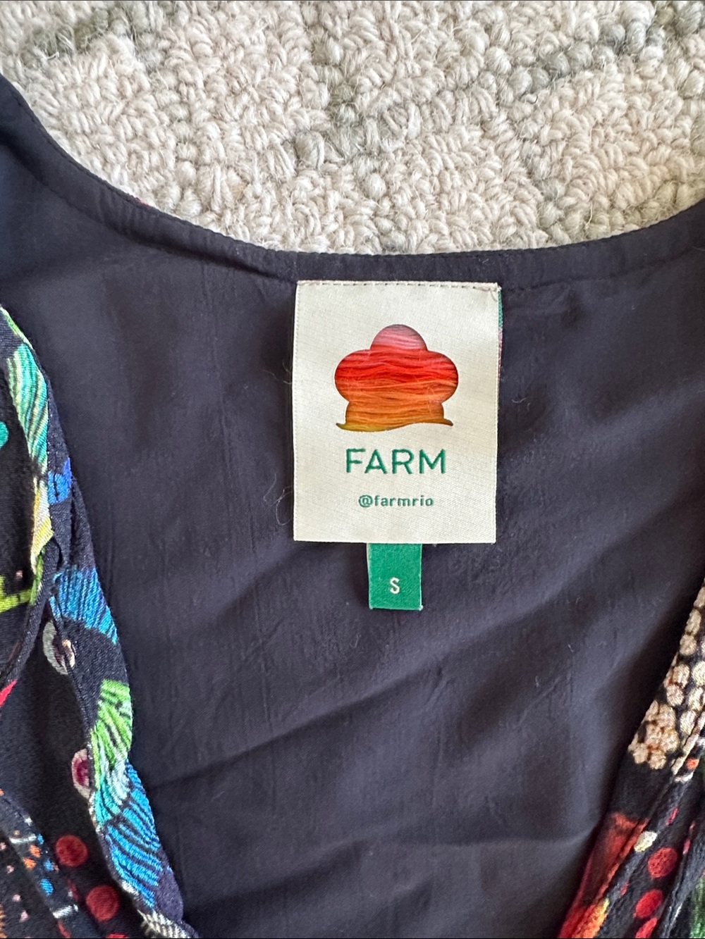 FARM Rio Black Multicolor Tiered V-Neck Floral-Abstract Mini Dress - Picture 2 of 4